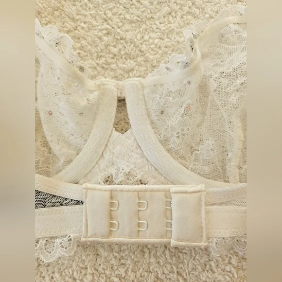 Victorias Secret Designer Collection Swarovski Crystal White Lace Unlined Set